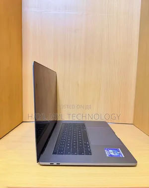 Laptop Apple MacBook Pro 2017 16GB Intel Core i7 SSD 256GB