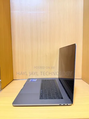 Laptop Apple MacBook Pro 2017 16GB Intel Core i7 SSD 256GB