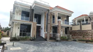 6bdrm Mansion in Kira Town for sale