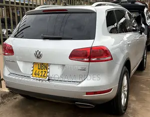 Volkswagen Touareg V6 Executive 2013 Silver