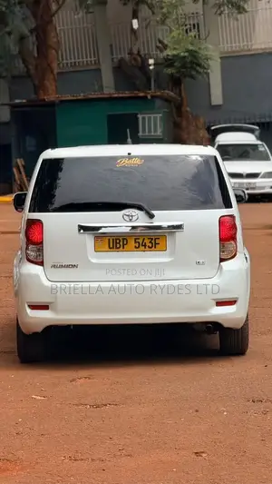 Toyota Corolla Rumion 2010 White