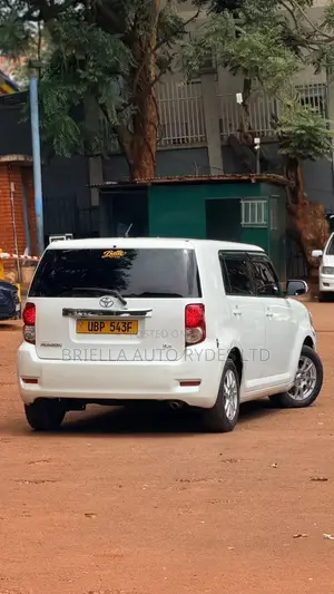 Toyota Corolla Rumion 2010 White