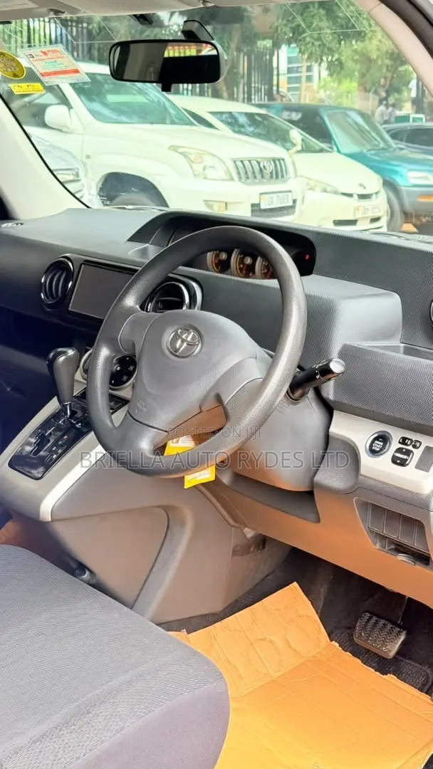 Toyota Corolla Rumion 2010 White