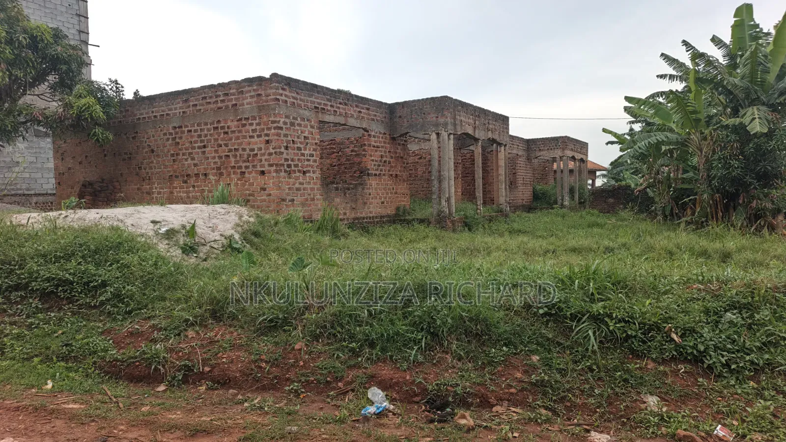 Commercial Plot for Sale in Kitukutwe 18 Decimals Ready Land Title