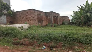Commercial Plot for Sale in Kitukutwe 18 Decimals Ready Land Title