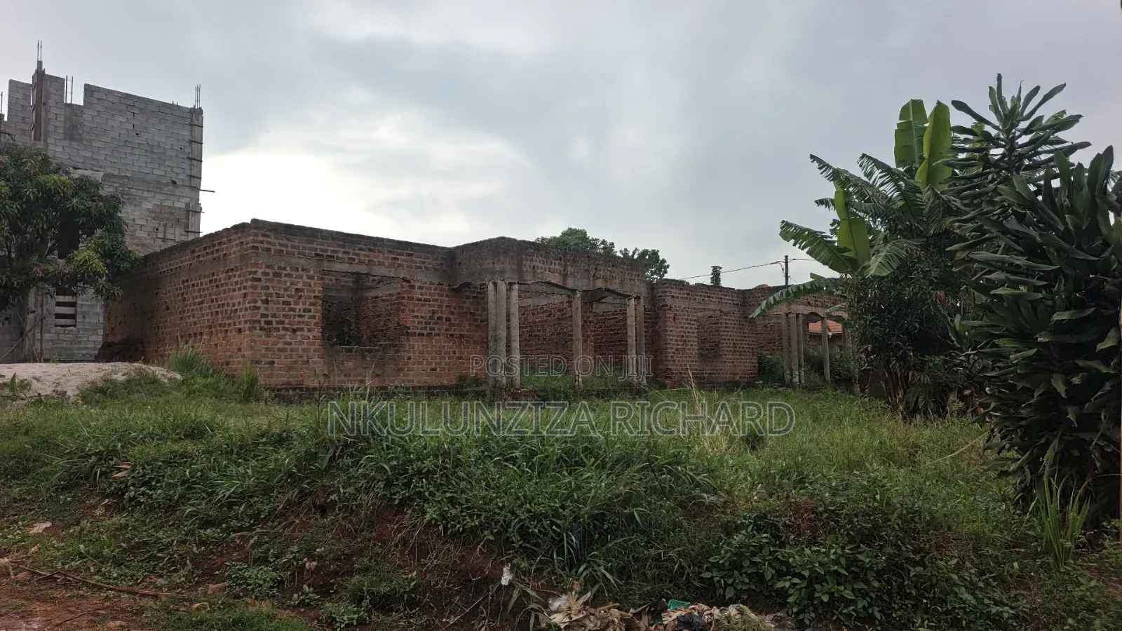 Commercial Plot for Sale in Kitukutwe 18 Decimals Ready Land Title