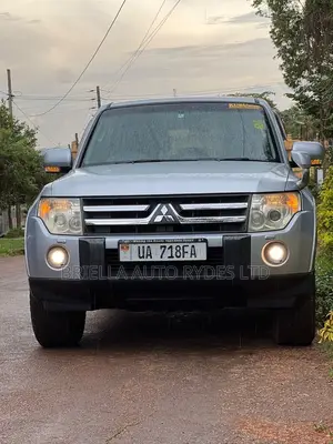 Mitsubishi Pajero 2010 Silver