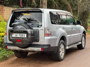 Mitsubishi Pajero 2010 Silver
