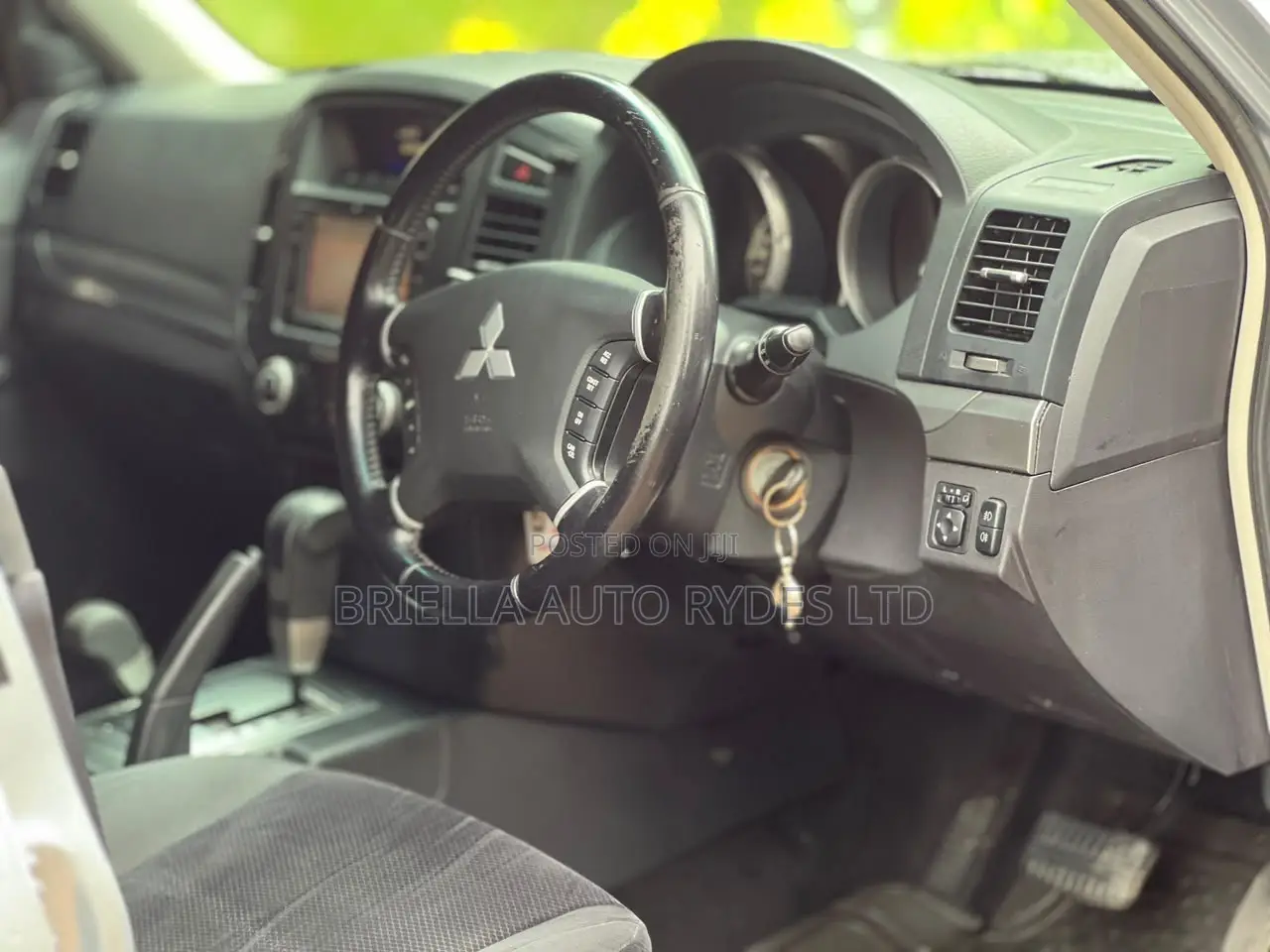 Mitsubishi Pajero 2010 Silver