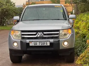 Mitsubishi Pajero 2010 Silver