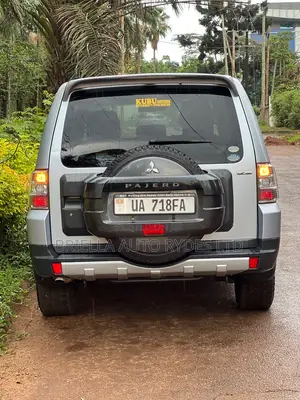 Mitsubishi Pajero 2010 Silver