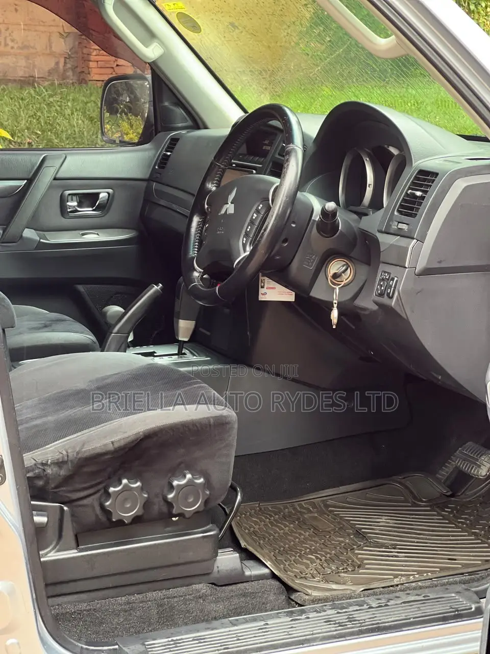 Mitsubishi Pajero 2010 Silver