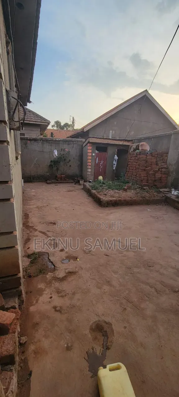 Furnished 2bdrm Bungalow in Makindye for sale