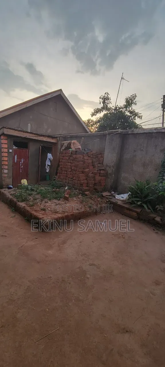 Furnished 2bdrm Bungalow in Makindye for sale