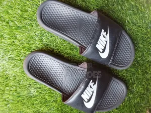 Nikes Sliders