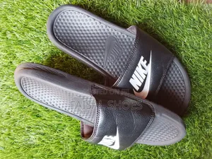Nikes Sliders