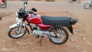 Bajaj Boxer 100 2025 Red