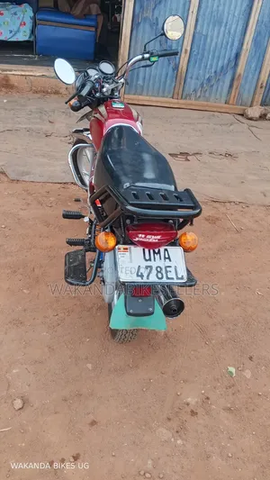 Bajaj Boxer 100 2025 Red