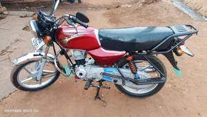 Bajaj Boxer 100 2025 Red