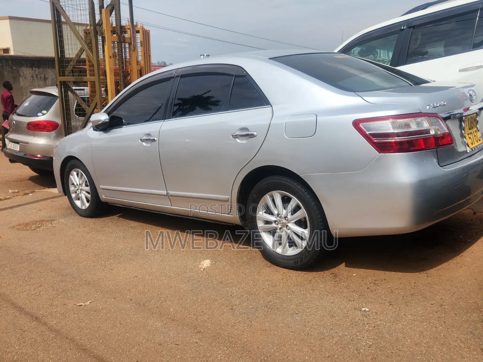 Toyota Premio 2013 Silver