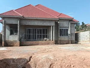 4bdrm Bungalow in Nantabulirilwa House, Goma for sale
