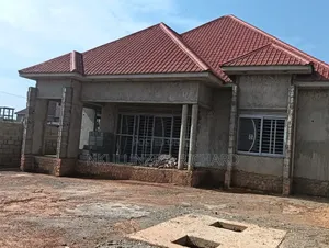 4bdrm Bungalow in Nantabulirilwa House, Goma for sale