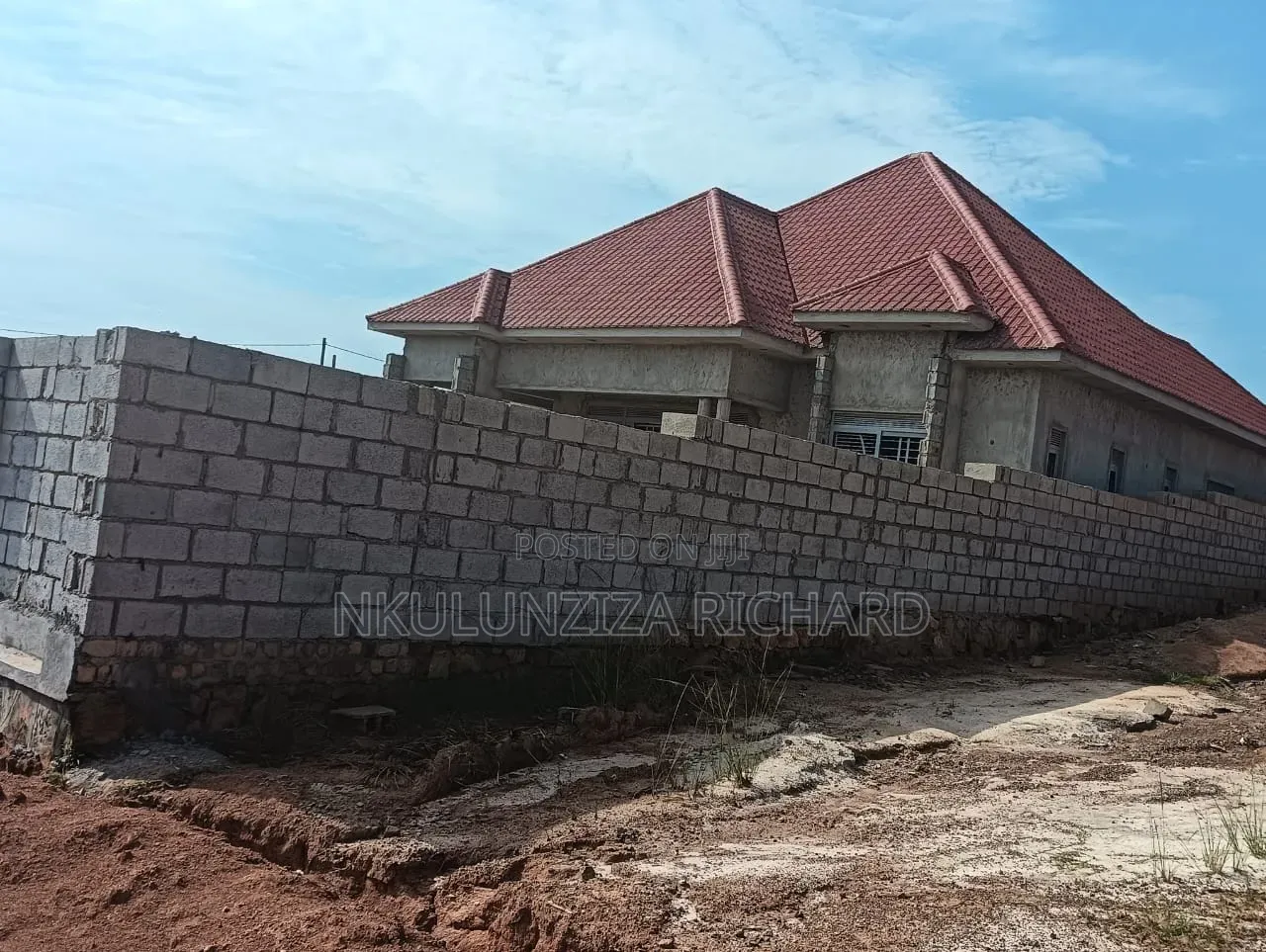 4bdrm Bungalow in Nantabulirilwa House, Goma for sale