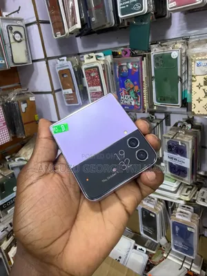 Samsung Galaxy Z Flip4 128 GB Purple
