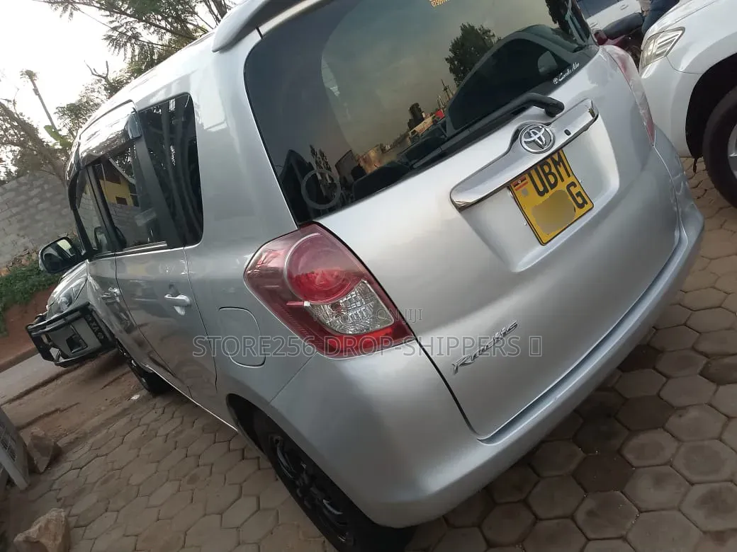 Toyota Ractis 1.5 FWD 2008 Silver