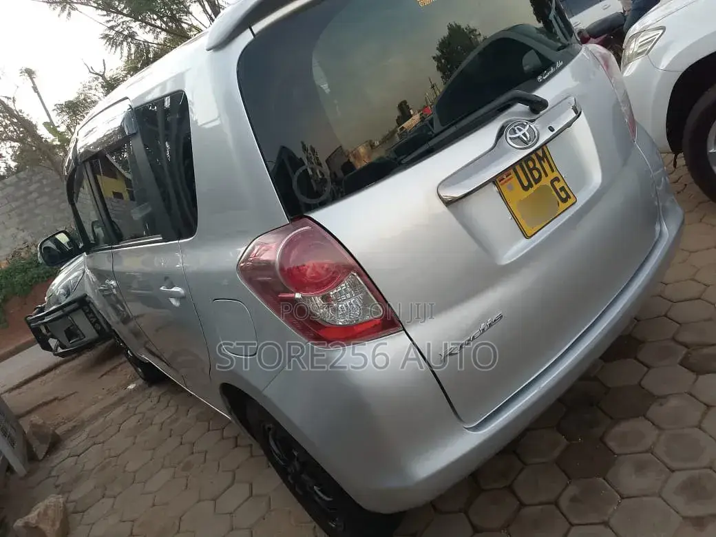 Toyota Ractis 1.5 FWD 2008 Silver