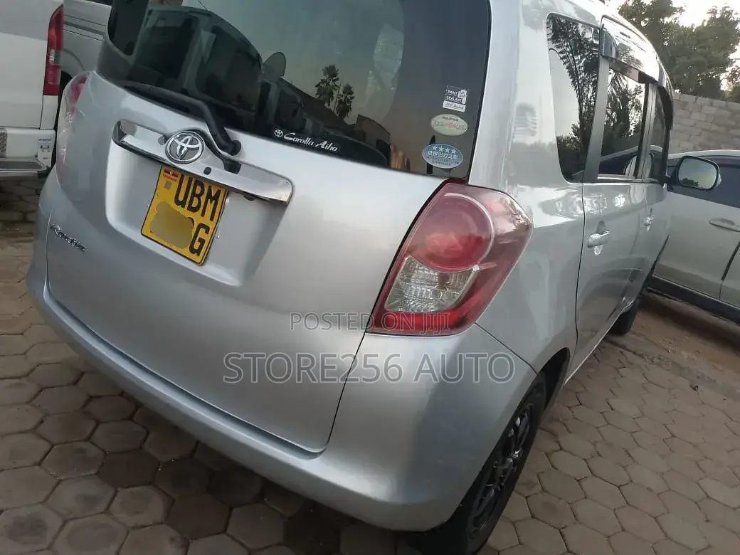 Toyota Ractis 1.5 FWD 2008 Silver