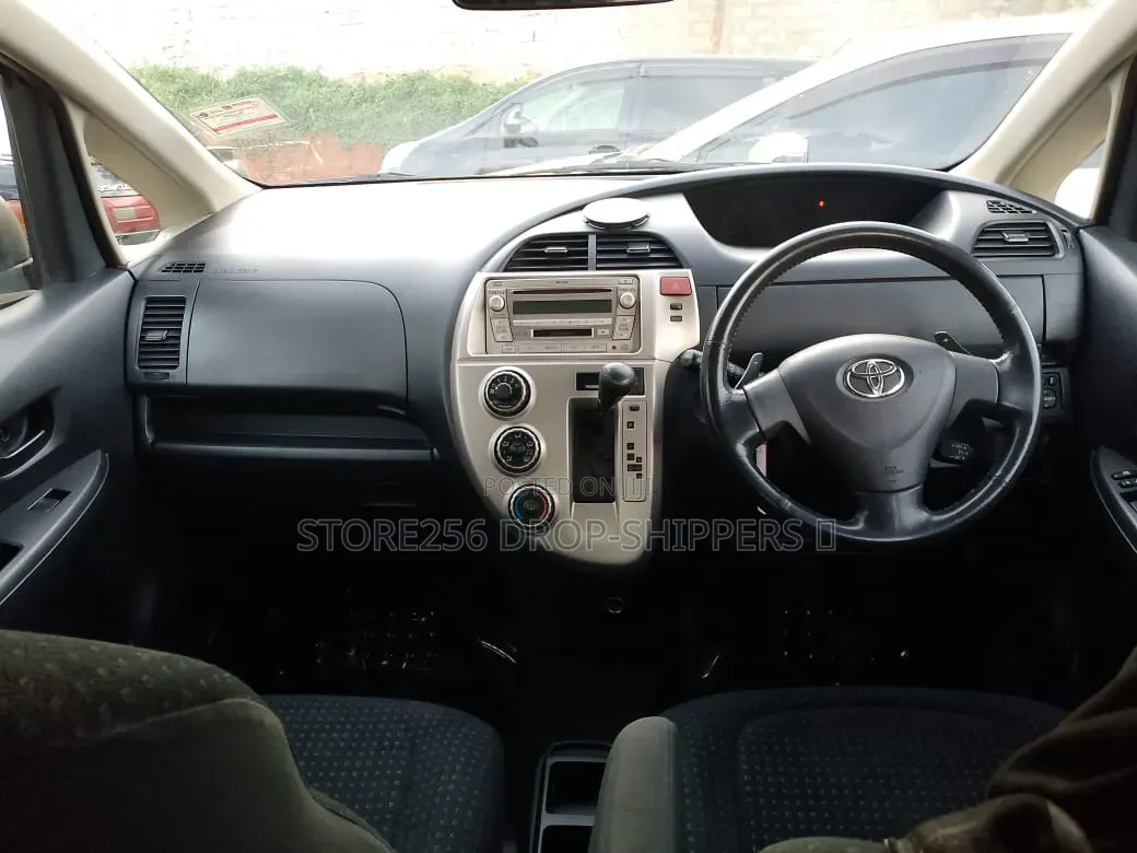 Toyota Ractis 1.5 FWD 2008 Silver