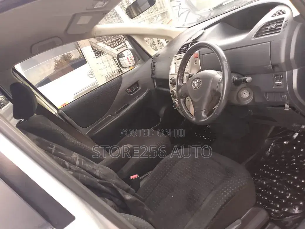 Toyota Ractis 1.5 FWD 2008 Silver