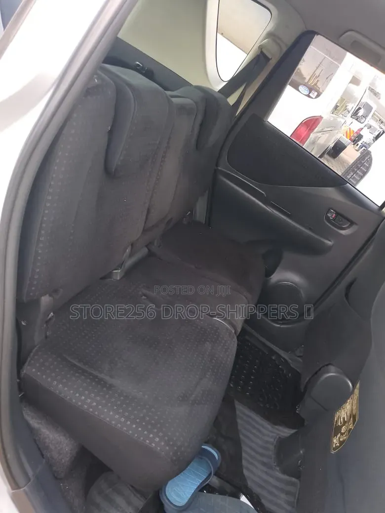 Toyota Ractis 1.5 FWD 2008 Silver