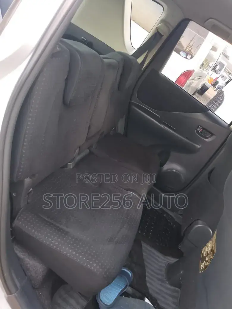Toyota Ractis 1.5 FWD 2008 Silver