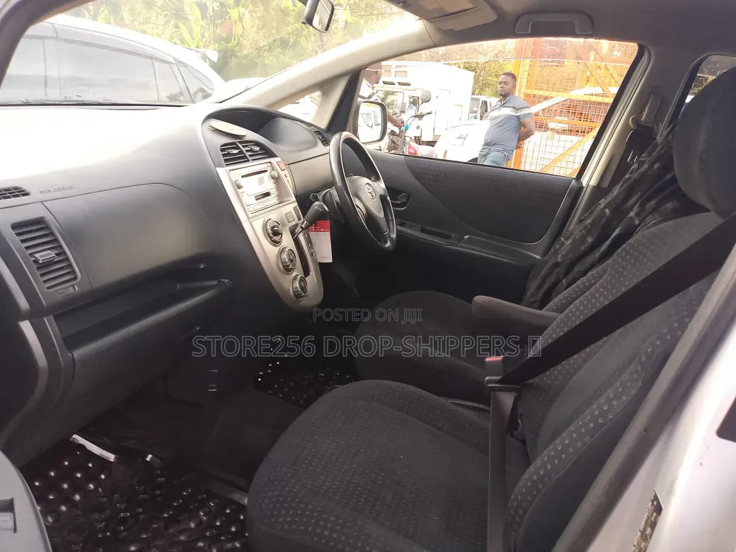 Toyota Ractis 1.5 FWD 2008 Silver