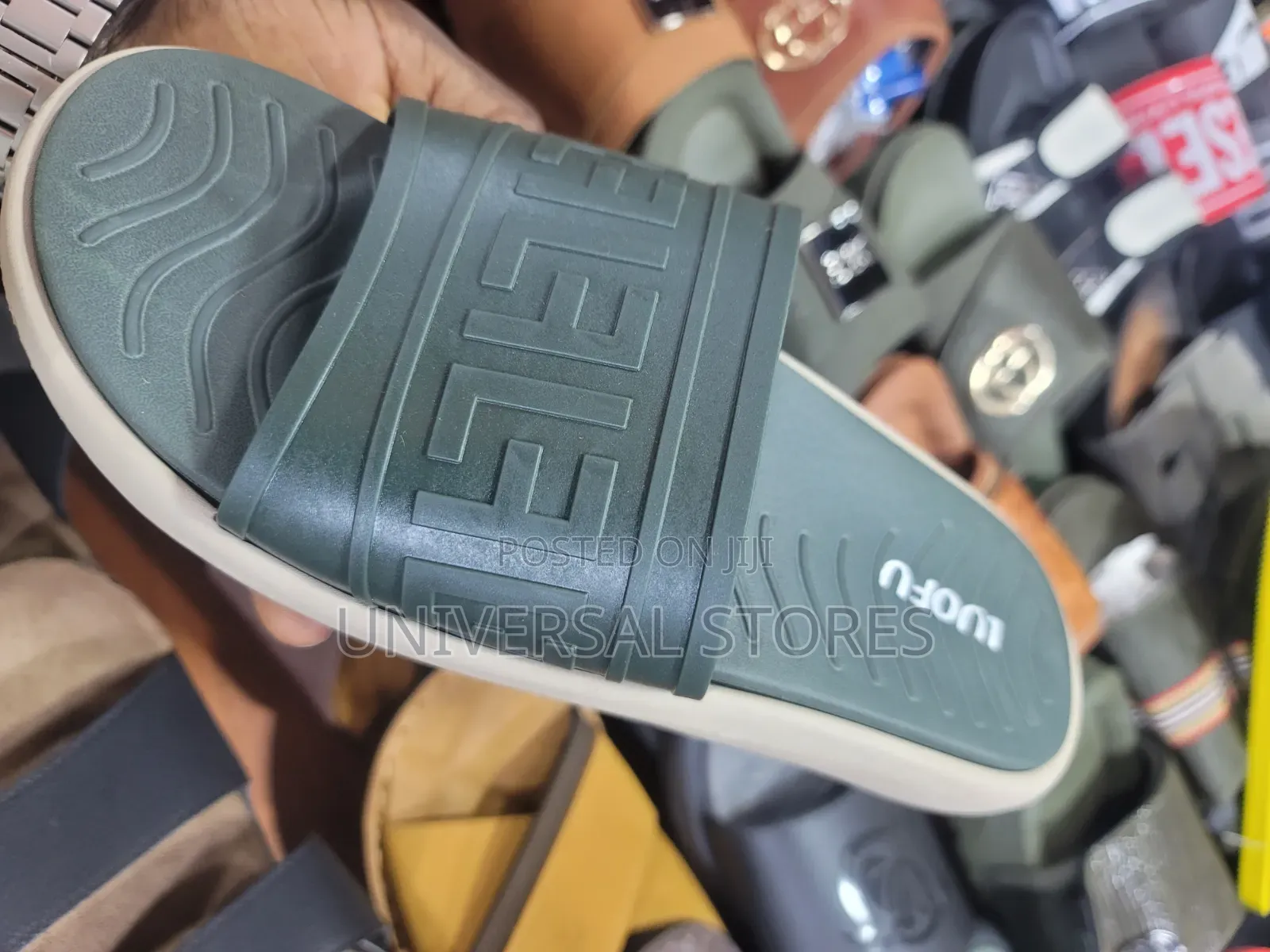 LUOFU Classic Embossed Slide Sandals