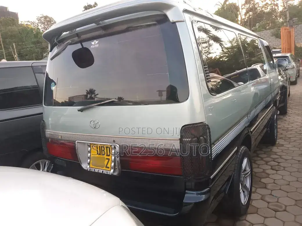 Toyota Grand HiAce Limited 3.0 Diesel Turbo 4WD 8-Seater 1999 Silver