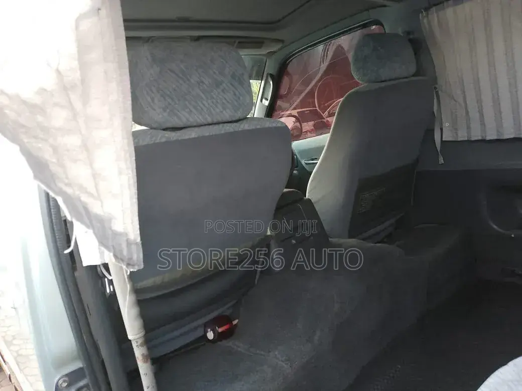 Toyota Grand HiAce Limited 3.0 Diesel Turbo 4WD 8-Seater 1999 Silver