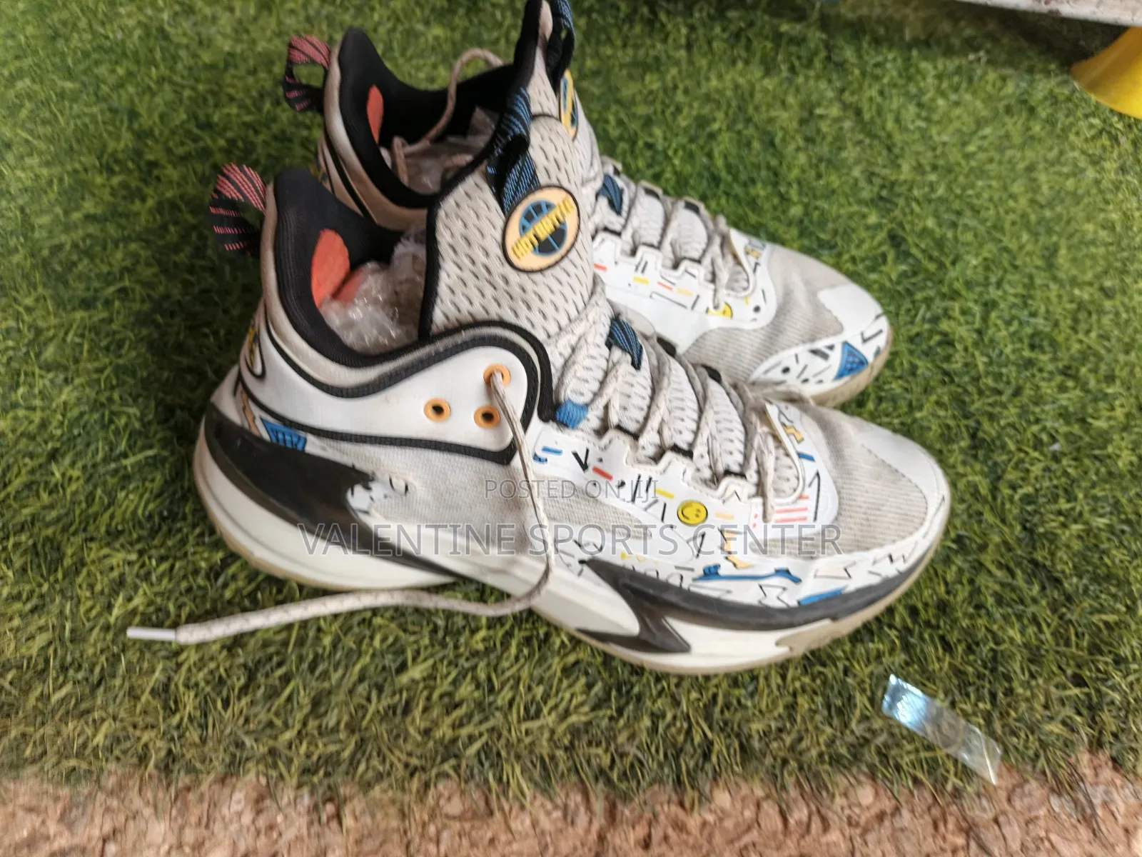 Send Hand Basketball Shoes Original Material
