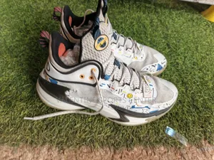 Send Hand Basketball Shoes Original Material