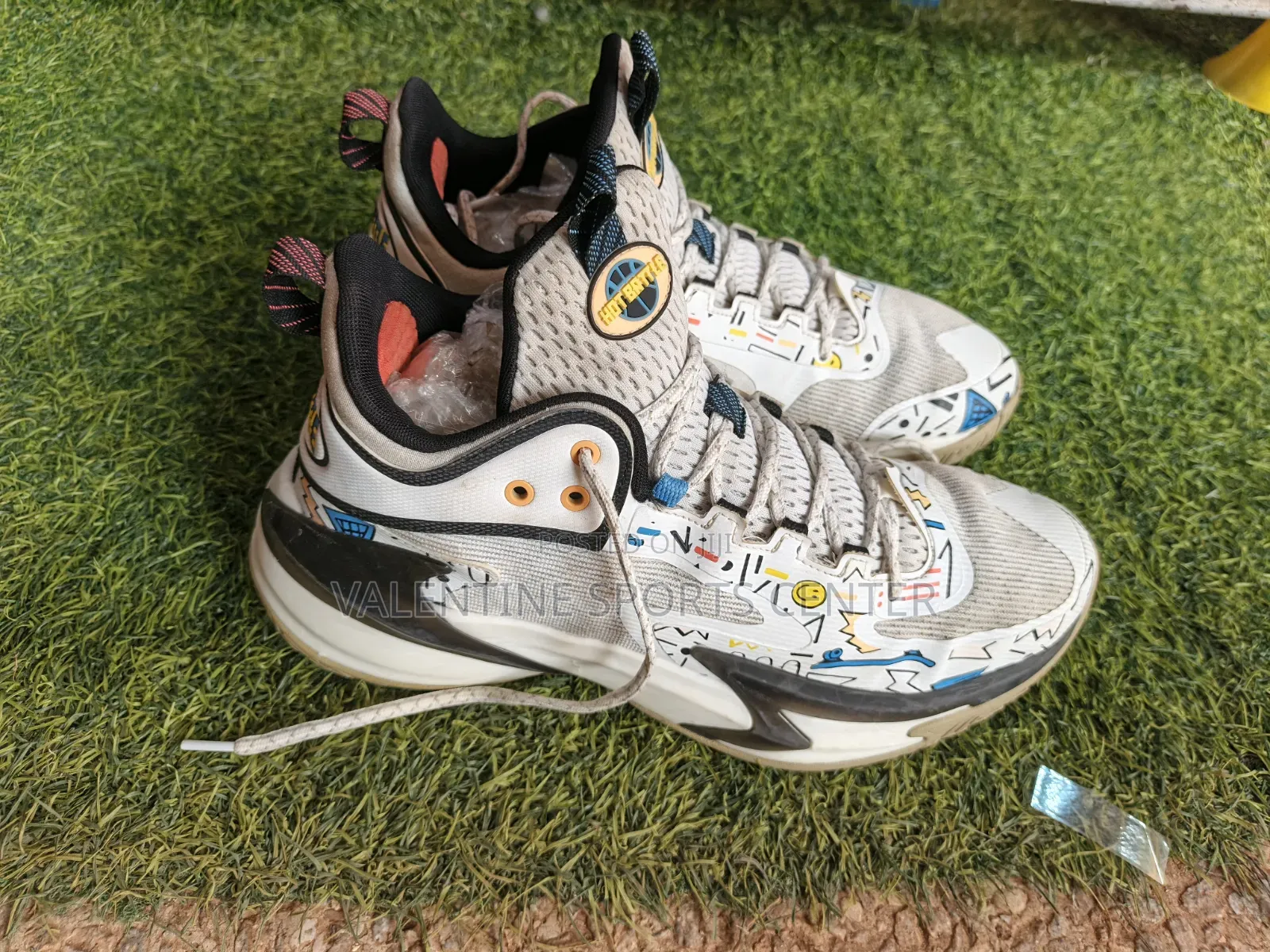 Send Hand Basketball Shoes Original Material