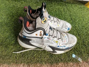 Send Hand Basketball Shoes Original Material