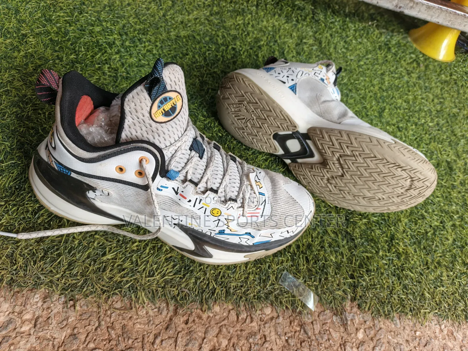 Send Hand Basketball Shoes Original Material