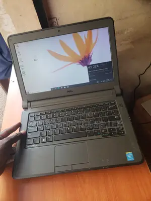 Laptop Dell Latitude 3310 4GB Intel Celeron SSD 128GB