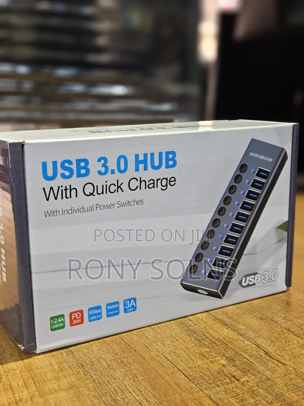 10-Port USB 3.0 Hub With Individual Power Switches and Quick-Charge