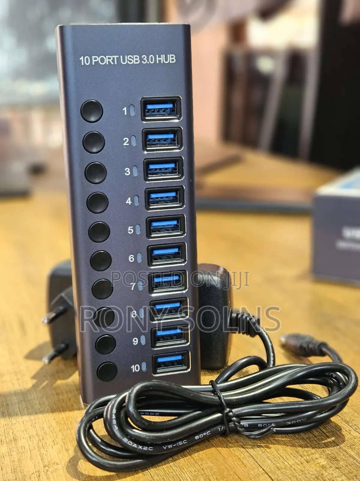 10-Port USB 3.0 Hub With Individual Power Switches and Quick-Charge