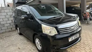 Toyota Noah 2012 Black