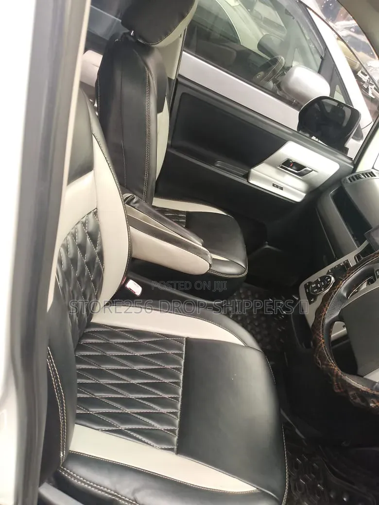 Toyota Noah 2.0 158hp FWD (8 Seater) 2011 White