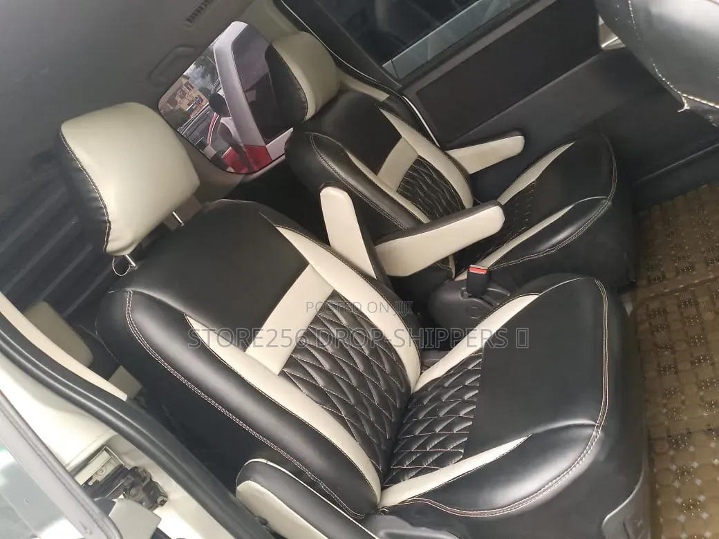 Toyota Noah 2.0 158hp FWD (8 Seater) 2011 White